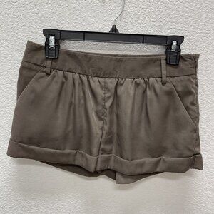 Express Womens Sz 2 Chino Dress Shorts Olive  Pleated Cuffed Pockets